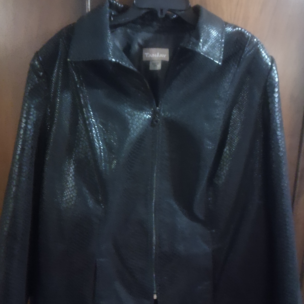 TanJay Shimmering Snake Skin Black Jacket Suze 20W